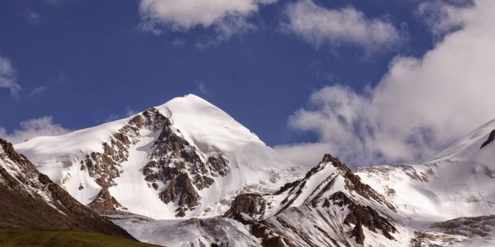 Climbing Yuzhu Feng