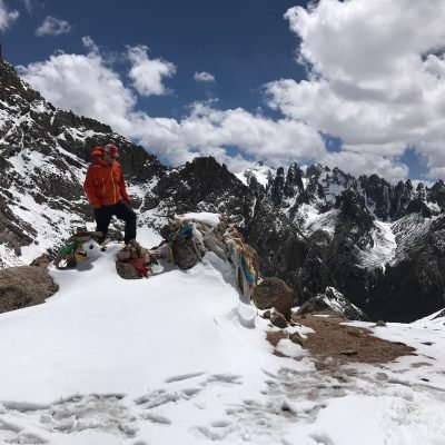 The jagged peaks and alpine lakes of Nyenbo Yurtse