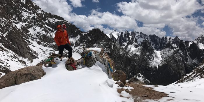 The jagged peaks and alpine lakes of Nyenbo Yurtse